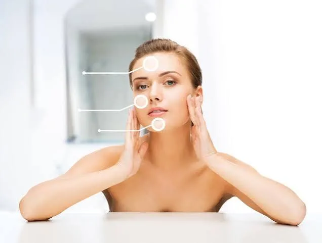 Zonas del rostro donde se aplica ácido hialurónico, entre ellas los labios y el contorno de la boca