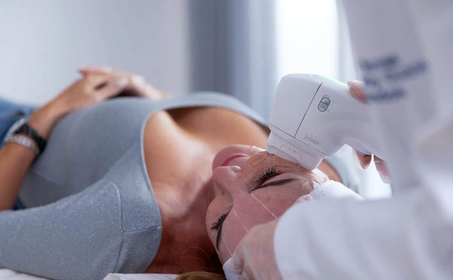 Sesión de Ultracell Q+: HIFU de tensado facial